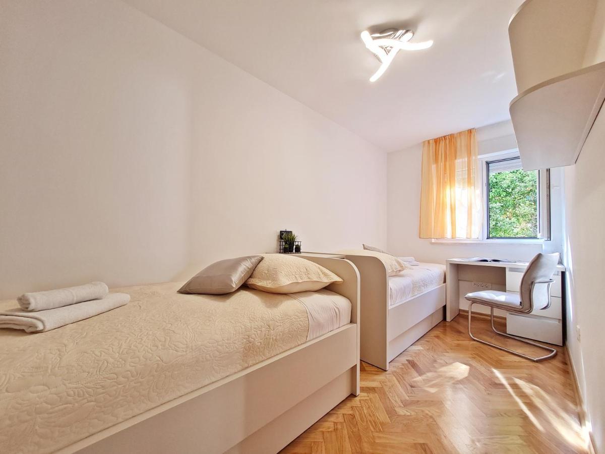 Split City Apartment Rosemary Екстер'єр фото
