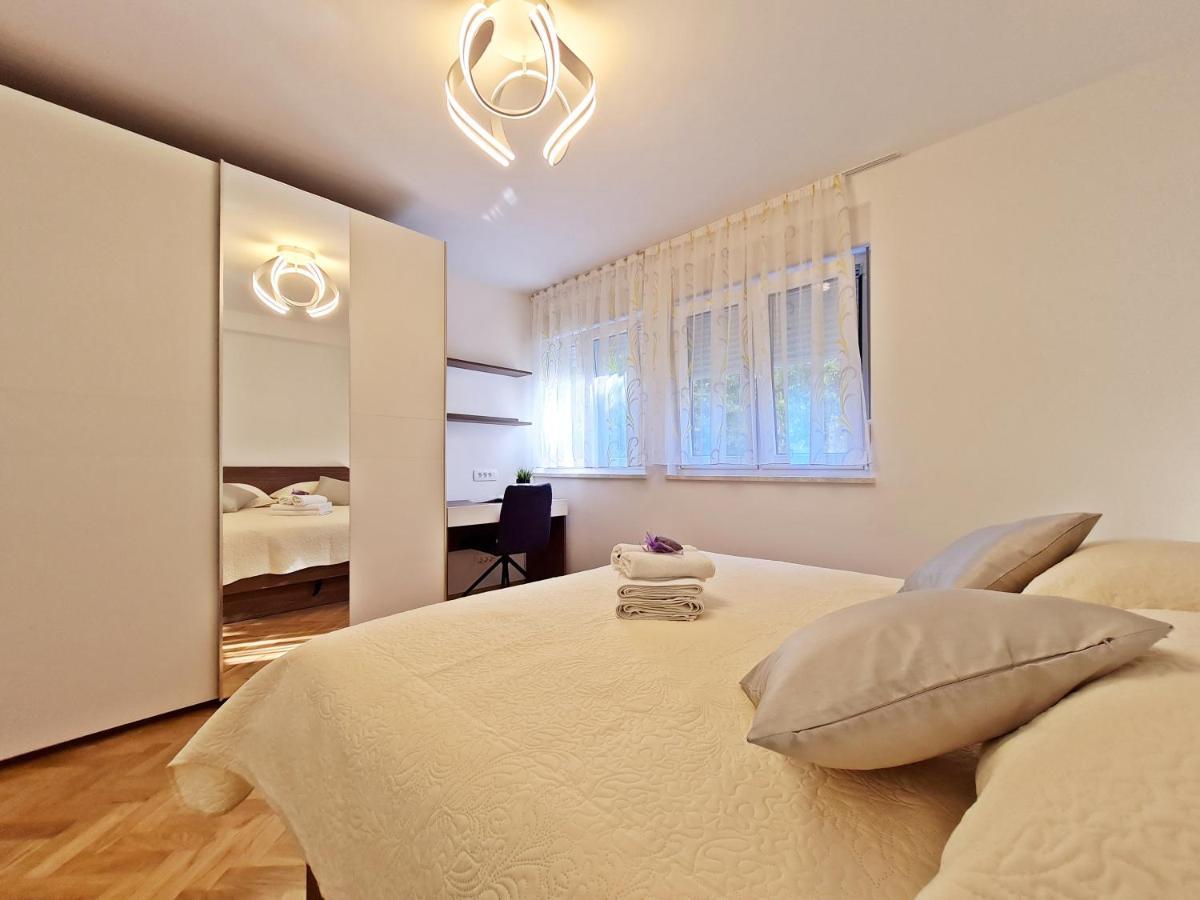 Split City Apartment Rosemary Екстер'єр фото